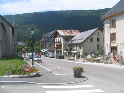 La rue principale traversant tout le centre ville